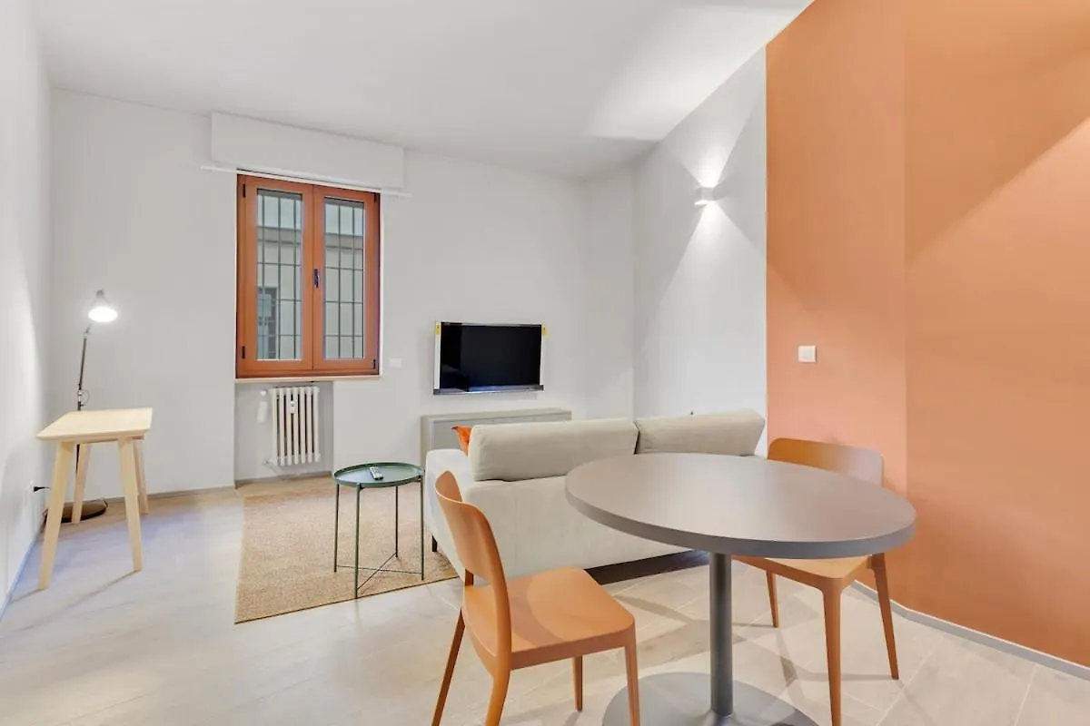 Cozy Apartment Navigli Milano Italy